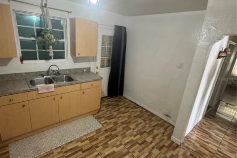 Casa en venta en Tampa, Florida, 1 dormitorio, 136.57 m2 № 2108917 - foto 9