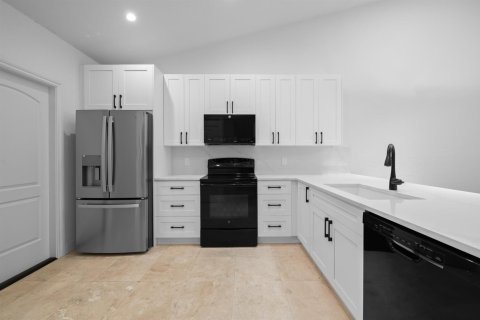 Townhouse in Tamarac, Florida 3 bedrooms, 150.22 sq.m. № 2295865 - photo 7