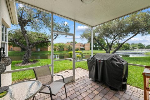 Townhouse in Tamarac, Florida 3 bedrooms, 150.22 sq.m. № 2295865 - photo 5