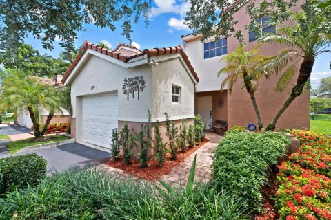 Townhouse in Tamarac, Florida 3 bedrooms, 150.22 sq.m. № 2295865
