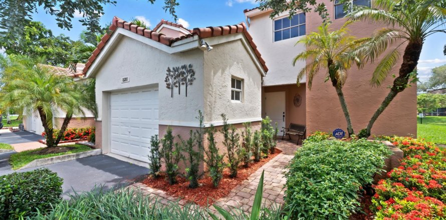 Townhouse in Tamarac, Florida 3 bedrooms, 150.22 sq.m. № 2295865
