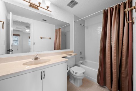 Townhouse in Tamarac, Florida 3 bedrooms, 150.22 sq.m. № 2295865 - photo 27