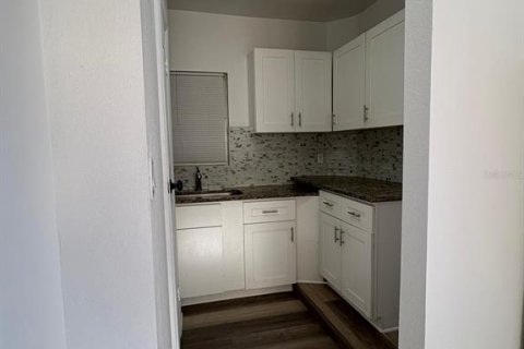 Casa en venta en Daytona Beach, Florida, 4 dormitorios, 122.91 m2 № 1523347 - foto 9