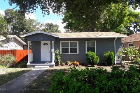 Casa en alquiler en Saint Petersburg, Florida, 3 dormitorios, 114.64 m2 № 1913073 - foto 1