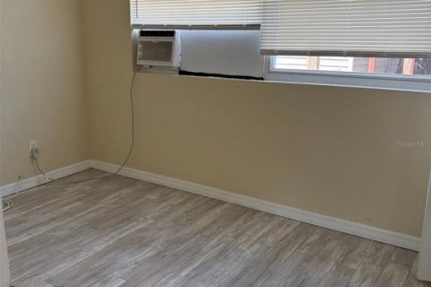 Casa en alquiler en Saint Petersburg, Florida, 3 dormitorios, 114.64 m2 № 1913073 - foto 18