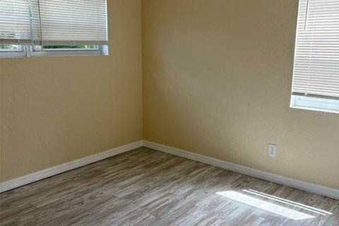 Casa en alquiler en Saint Petersburg, Florida, 3 dormitorios, 114.64 m2 № 1913073 - foto 13