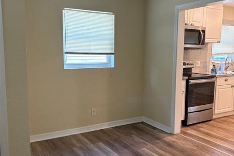 Casa en alquiler en Saint Petersburg, Florida, 3 dormitorios, 114.64 m2 № 1913073 - foto 4