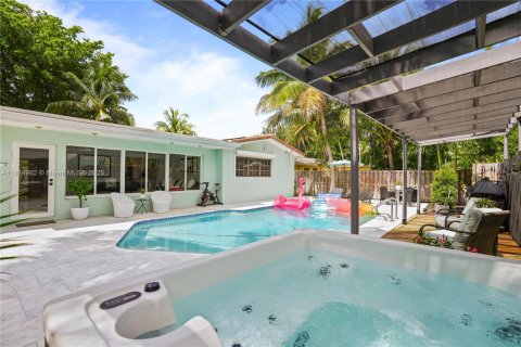 House in Hollywood, Florida 3 bedrooms, 148.46 sq.m. № 1845858 - photo 27
