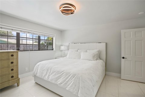 House in Hollywood, Florida 3 bedrooms, 148.46 sq.m. № 1845858 - photo 13