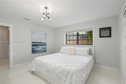 House in Hollywood, Florida 3 bedrooms, 148.46 sq.m. № 1845858 - photo 19