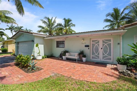 House in Hollywood, Florida 3 bedrooms, 148.46 sq.m. № 1845858 - photo 3
