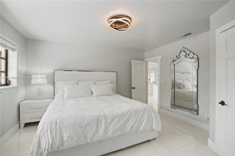 House in Hollywood, Florida 3 bedrooms, 148.46 sq.m. № 1845858 - photo 12