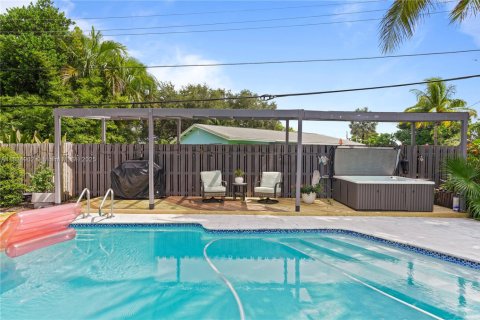 House in Hollywood, Florida 3 bedrooms, 148.46 sq.m. № 1845858 - photo 23