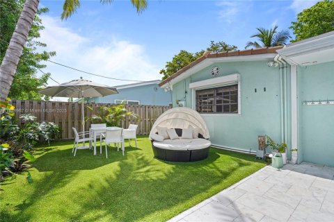 House in Hollywood, Florida 3 bedrooms, 148.46 sq.m. № 1845858 - photo 28
