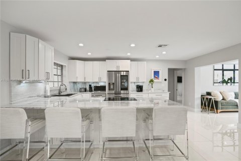 House in Hollywood, Florida 3 bedrooms, 148.46 sq.m. № 1845858 - photo 5