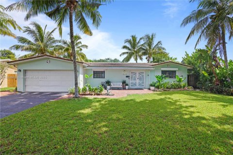 House in Hollywood, Florida 3 bedrooms, 148.46 sq.m. № 1845858 - photo 1