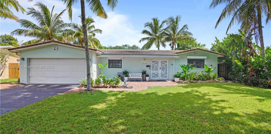 House in Hollywood, Florida 3 bedrooms, 148.46 sq.m. № 1845858