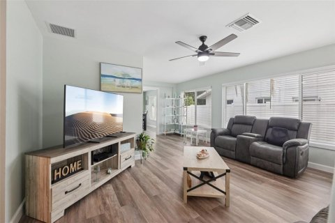 Casa en venta en Tarpon Springs, Florida, 2 dormitorios, 152.73 m2 № 1902053 - foto 6