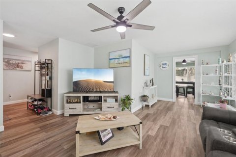 Casa en venta en Tarpon Springs, Florida, 2 dormitorios, 152.73 m2 № 1902053 - foto 7