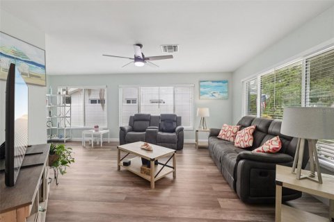 Casa en venta en Tarpon Springs, Florida, 2 dormitorios, 152.73 m2 № 1902053 - foto 8