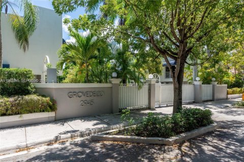 Townhouse in Miami, Florida 2 bedrooms, 97.27 sq.m. № 1998522