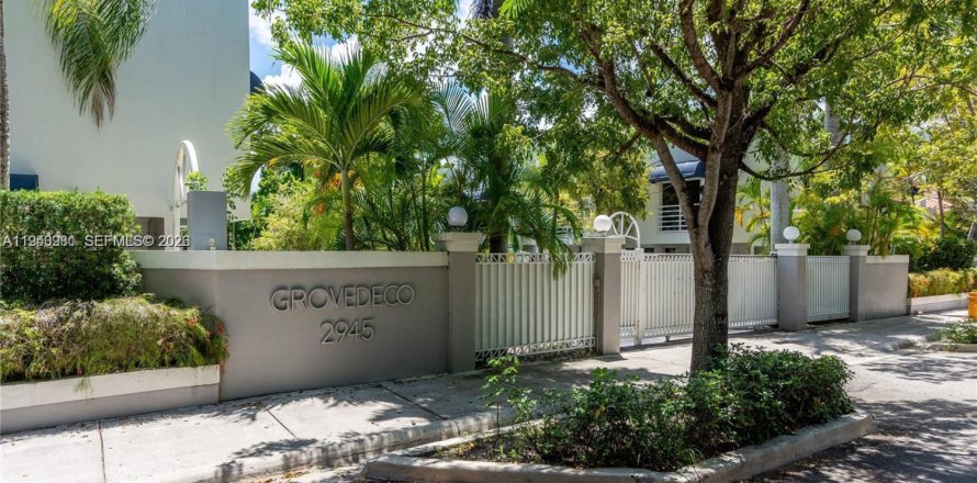 Townhouse in Miami, Florida 2 bedrooms, 97.27 sq.m. № 1998522