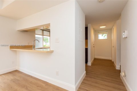 Townhouse in Miami, Florida 2 bedrooms, 97.27 sq.m. № 1998522 - photo 7