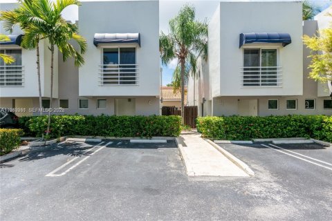 Townhouse in Miami, Florida 2 bedrooms, 97.27 sq.m. № 1998522 - photo 3