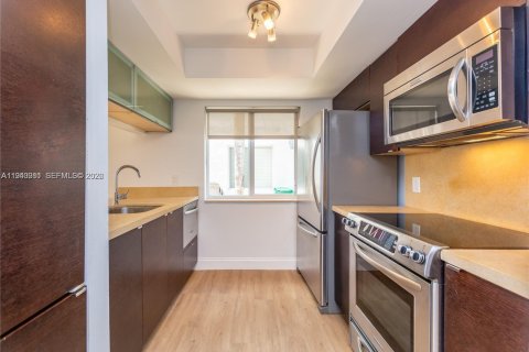 Townhouse in Miami, Florida 2 bedrooms, 97.27 sq.m. № 1998522 - photo 8