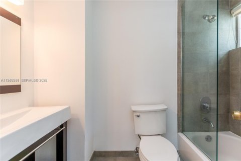 Townhouse in Miami, Florida 2 bedrooms, 97.27 sq.m. № 1998522 - photo 19