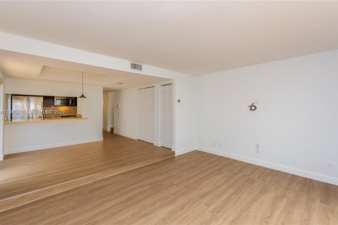 Townhouse in Miami, Florida 2 bedrooms, 97.27 sq.m. № 1998522 - photo 10