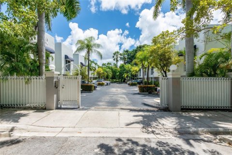 Townhouse in Miami, Florida 2 bedrooms, 97.27 sq.m. № 1998522 - photo 4