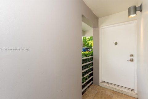 Townhouse in Miami, Florida 2 bedrooms, 97.27 sq.m. № 1998522 - photo 6