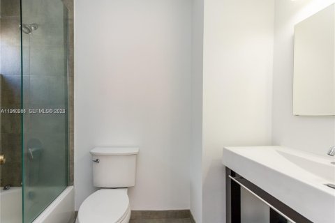 Townhouse in Miami, Florida 2 bedrooms, 97.27 sq.m. № 1998522 - photo 16