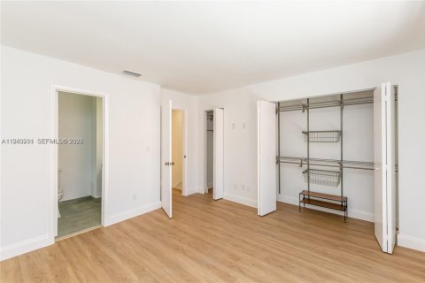 Townhouse in Miami, Florida 2 bedrooms, 97.27 sq.m. № 1998522 - photo 15