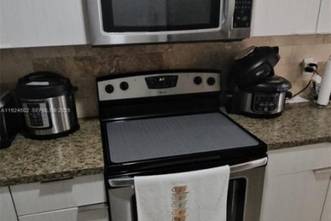 Снять в аренду кондоминиум в Майами, Флорида 2 спальни, 69.68м2, № 1982779 - фото 5