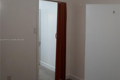 Immobilier commercial à louer à Miami Gardens, Floride: 1 chambre, 219.44 m2 № 2001356 - photo 18