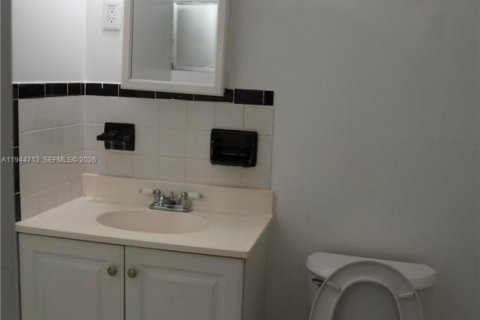 Immobilier commercial à louer à Miami Gardens, Floride: 1 chambre, 219.44 m2 № 2001356 - photo 15