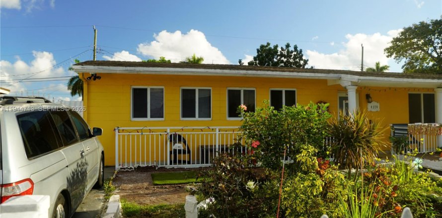 Immobilier commercial à Miami Gardens, Floride 1 chambre, 219.44 m2 № 2001356