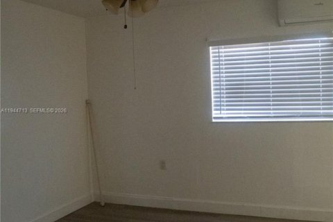 Immobilier commercial à louer à Miami Gardens, Floride: 1 chambre, 219.44 m2 № 2001356 - photo 10