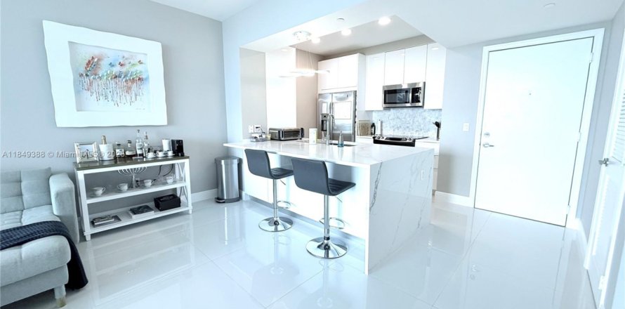 Condominio en Miami, Florida, 1 dormitorio № 1888000