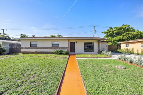 Casa en Miami Gardens, Florida 3 dormitorios, 153.29 m2 № 2031277