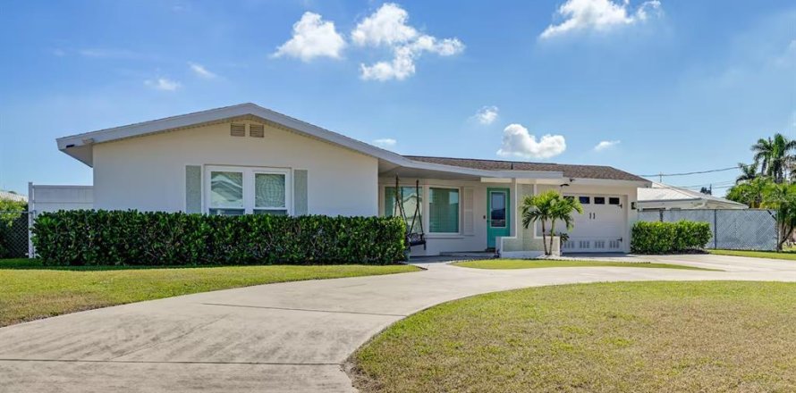 Villa ou maison à Palmetto, Floride 4 chambres, 172.89 m2 № 2409853