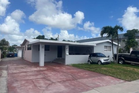 Casa en venta en Hialeah, Florida, 4 dormitorios, 263.38 m2 № 1845824 - foto 20