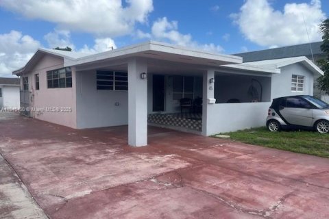 Casa en venta en Hialeah, Florida, 4 dormitorios, 263.38 m2 № 1845824 - foto 21