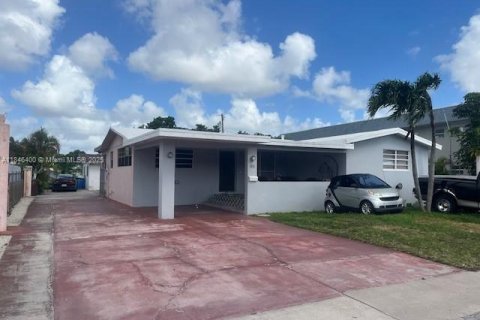 Casa en venta en Hialeah, Florida, 4 dormitorios, 263.38 m2 № 1845824 - foto 18