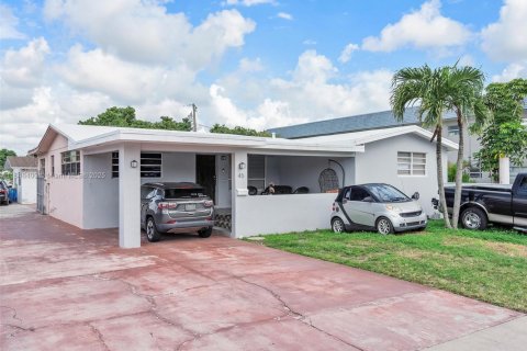 Casa en venta en Hialeah, Florida, 4 dormitorios, 263.38 m2 № 1845824 - foto 3