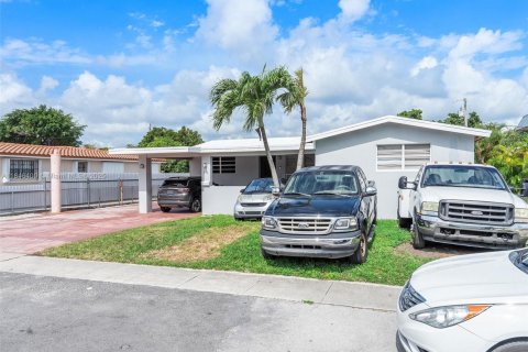 Casa en venta en Hialeah, Florida, 4 dormitorios, 263.38 m2 № 1845824 - foto 6