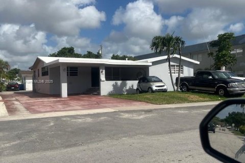 Casa en venta en Hialeah, Florida, 4 dormitorios, 263.38 m2 № 1845824 - foto 16