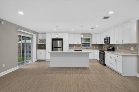 Купить виллу или дом в Сейфти-Харбор, Флорида 6 комнат, 125.98м2, № 2149393 - фото 11